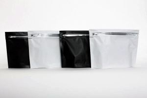 Kanak-kanak tahan beg